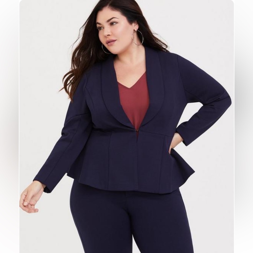 NWT Navy Blue Torrid Studio Luxe Ponte Peplum
Blazer Size 1